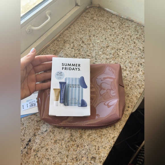 Gap x Summer Fridays Cosmetic Case & Gift Set - Picture 6 of 8